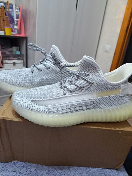 Продам летние кроссовки 40р