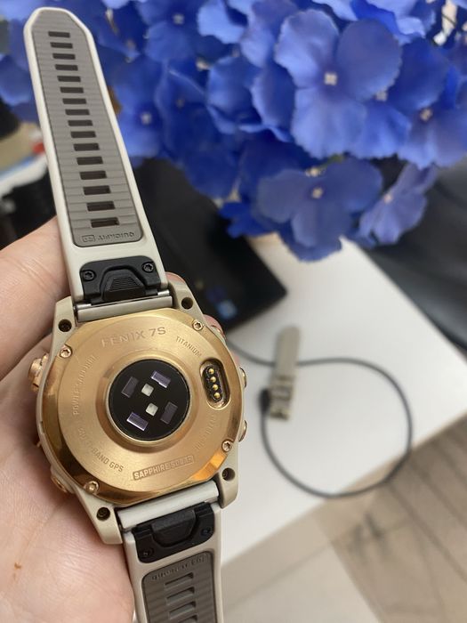 Продам Garmin Fenix 7s Sapphire Solar