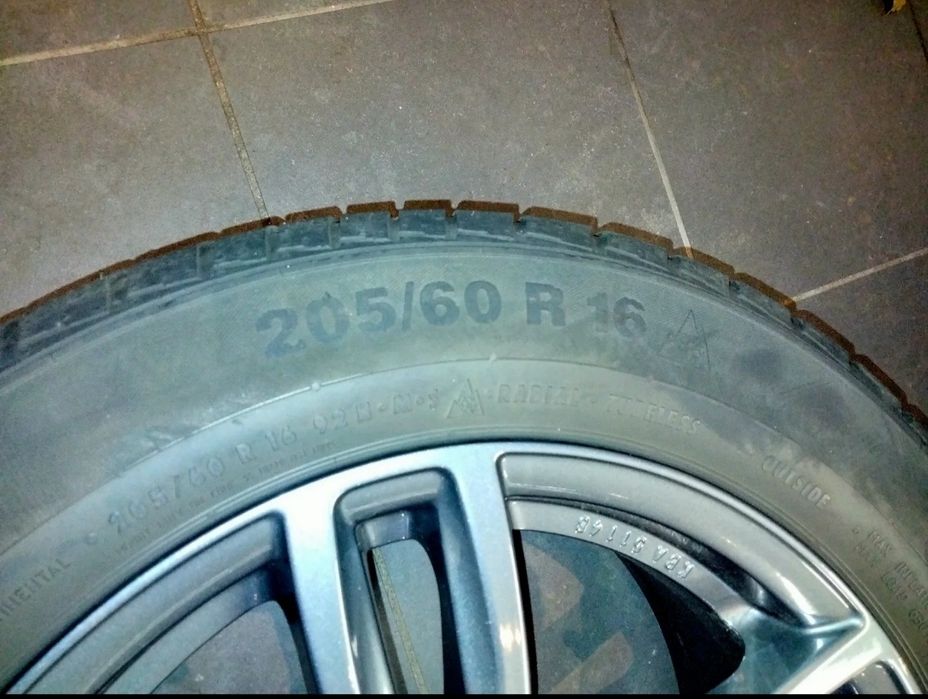 Jante originale BMW cu anvelope de vară Goodyear,distanță prezoane 5x1