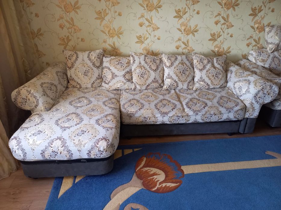 Диван плюс кресло