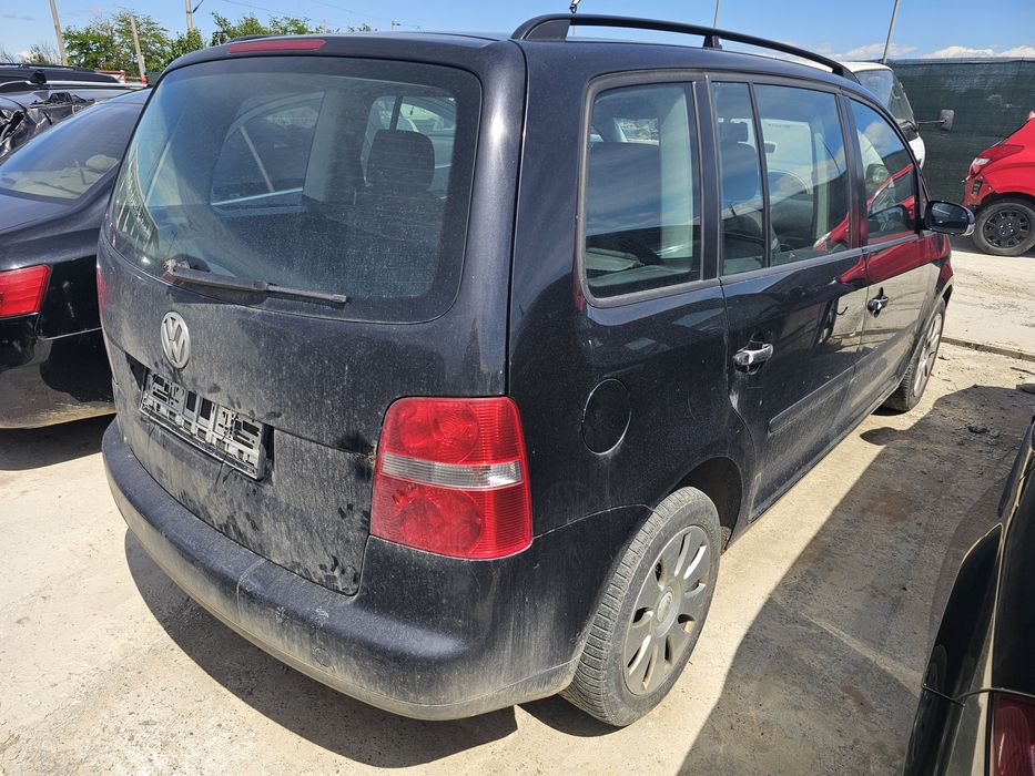 Dezmembrez Volkswagen Touran 1.6mpi fsi 1.9tdi 2.0tdi