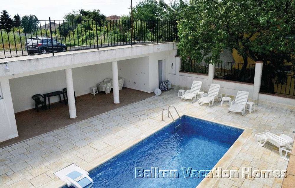 Просторен тристаен апартамент в комплекс в покрайнините на Балчик