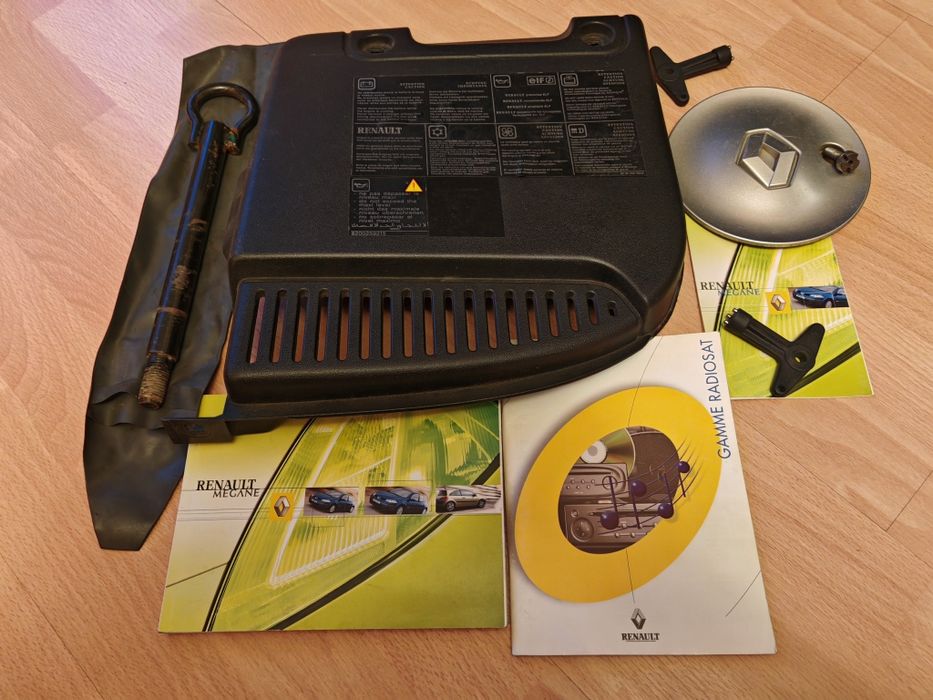 Здравейте продавам неща за Renault Рено.