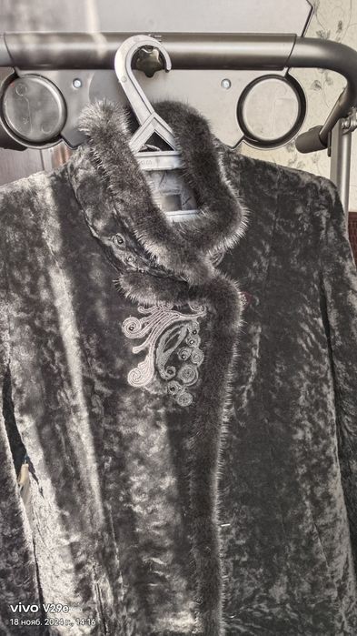 Шуба черная, мутон