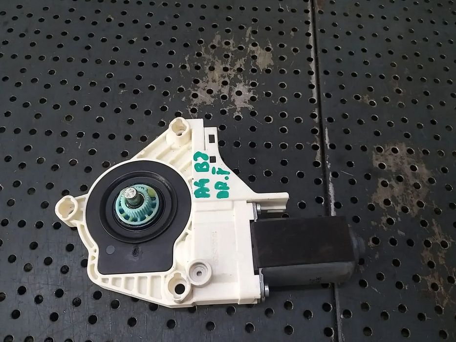 Motoras macara dreapta fata audi a4 b8 8k 8k0959802a 1101a66633110