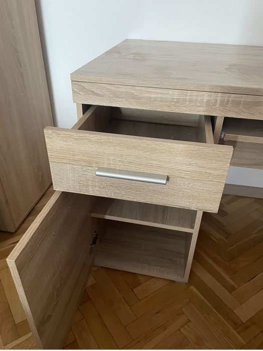Birou modern spatios elevi, copii, studenti ca nou