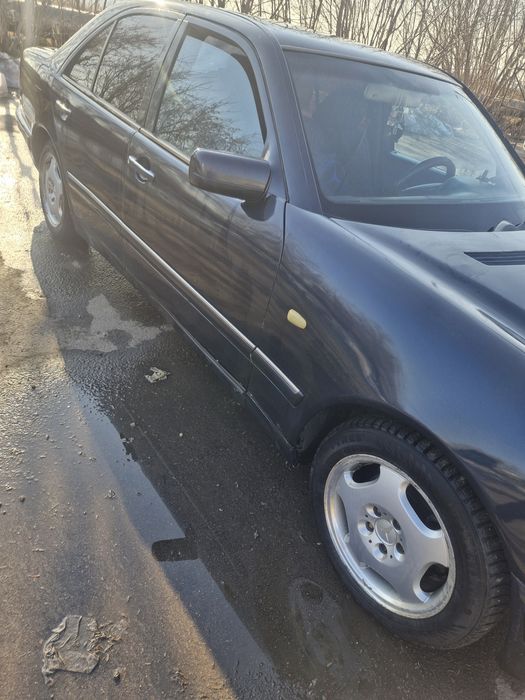 Продам мерседес 210