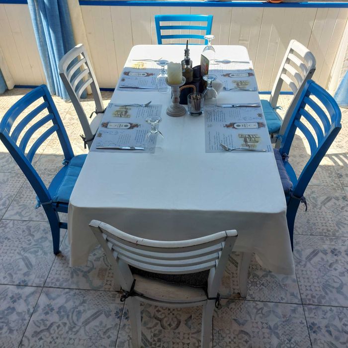 Маси и столове от бук