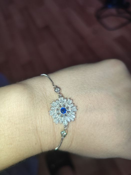 Браслет не темнеет.