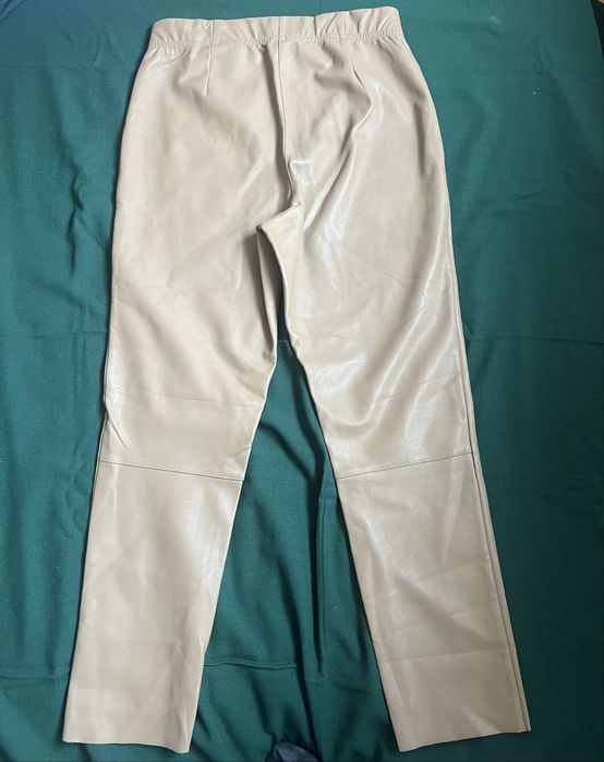 Pantaloni luciosi imitatie piele HM