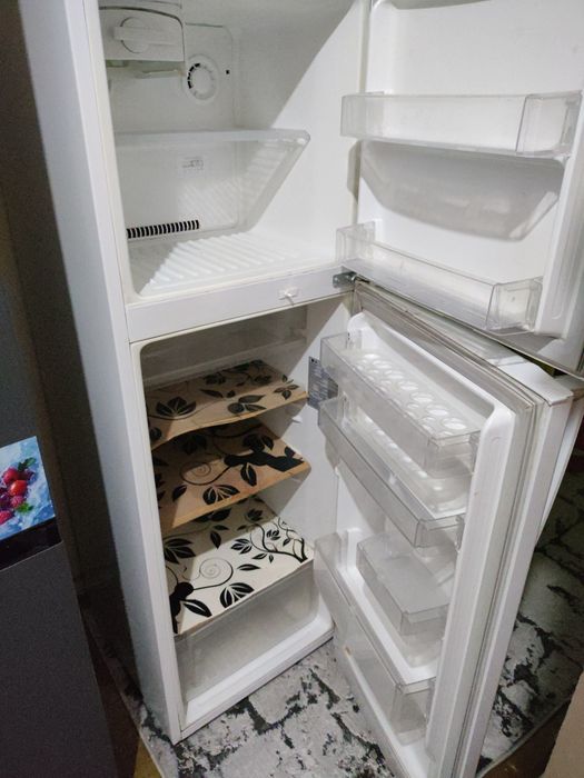 Холодильник LG в хорошем состоянии