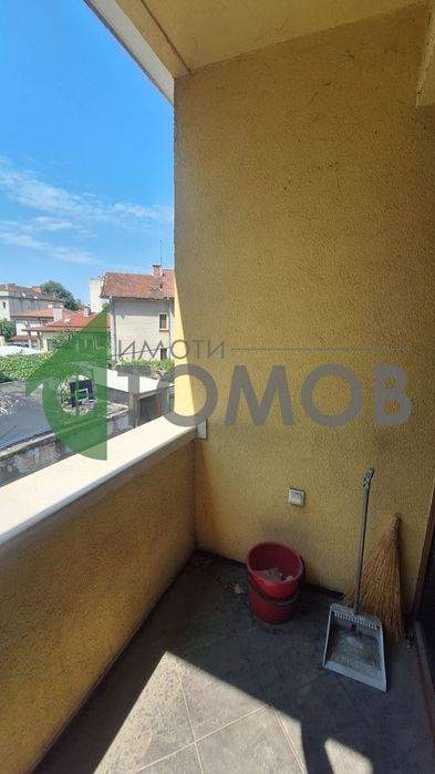 Прекрасно обзаведен и оборудван тристаен апартамент с гараж в кв. Сам