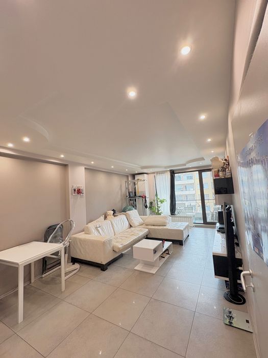 Продавам Двустаен обзаведен до НБУ