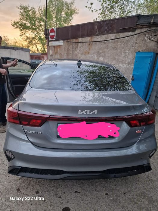 Продам машину кия серато