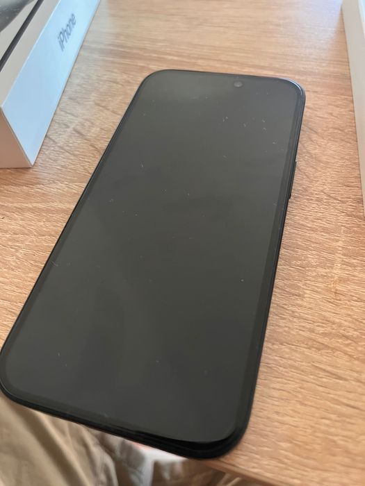 iPhone 15 Black 128 gb 87% battery health.