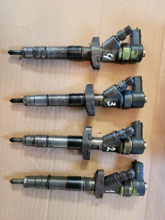 Injectoare renault master 2.5 dci an 2009 0445110087, 8200101135