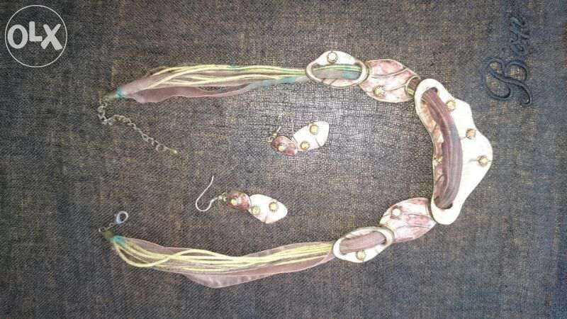 Комплект колие , обеци и брошка