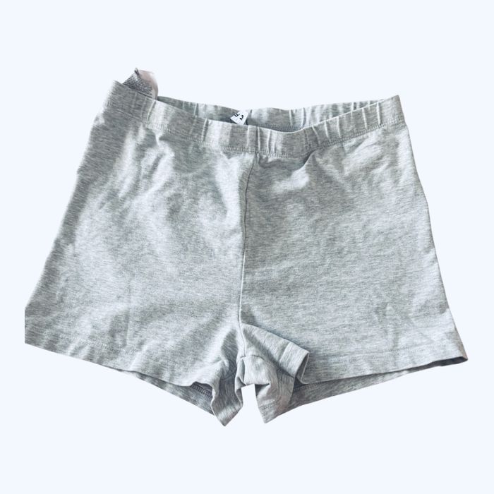 Doua perechi pantaloni scurti