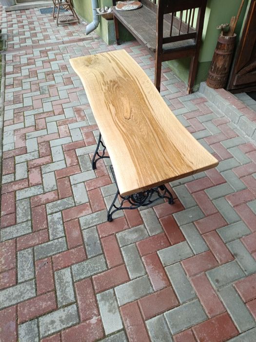 Masa , birou sau suport lavoar din mașină de cusut