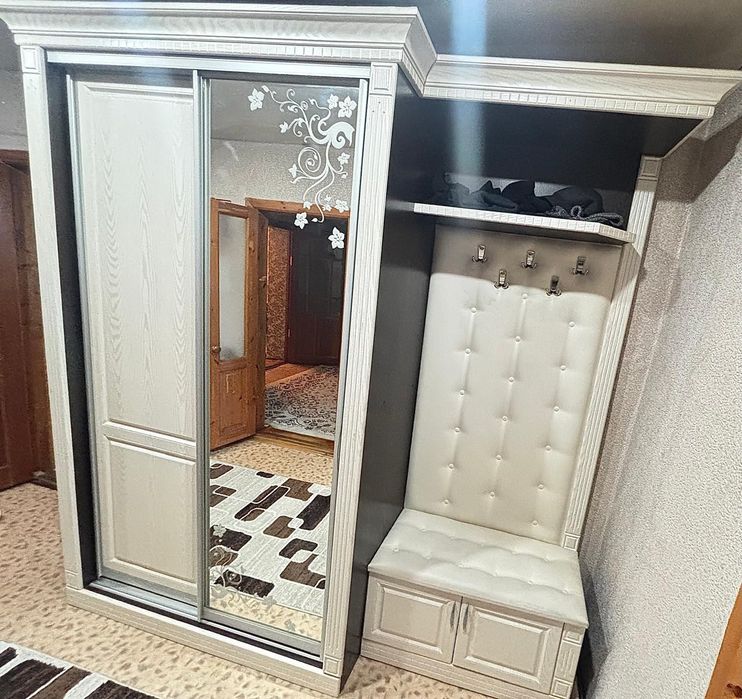 Продаю: Шкаф для прихожей