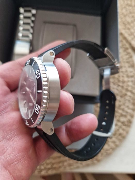 Часовник ORIS AQUIS