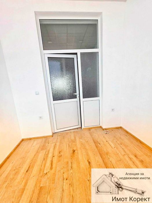 Имот Корект дава под наем Офис, Идеален център