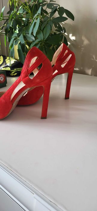 Pantofi de piele rosii cu toc