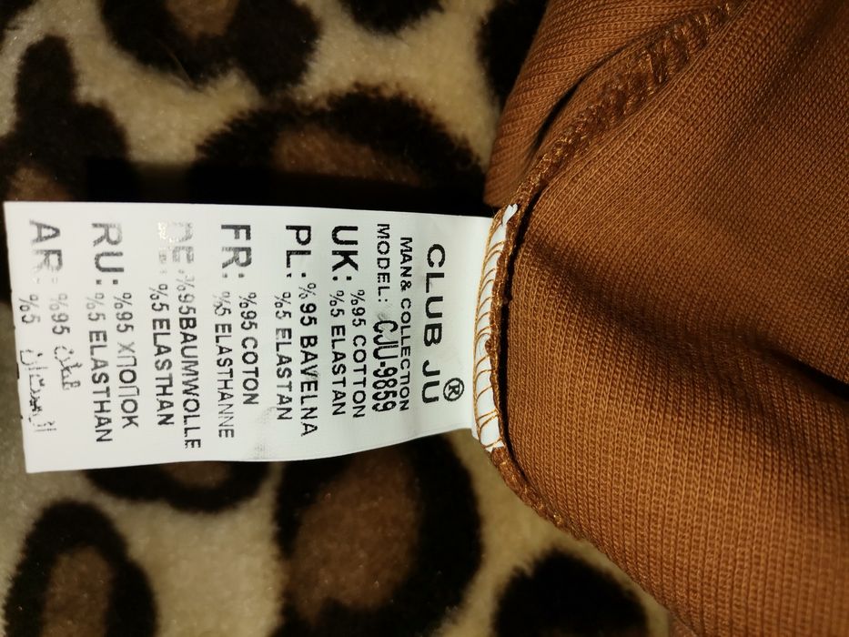 Pulover mărimea XL, purtat o data, impecabil