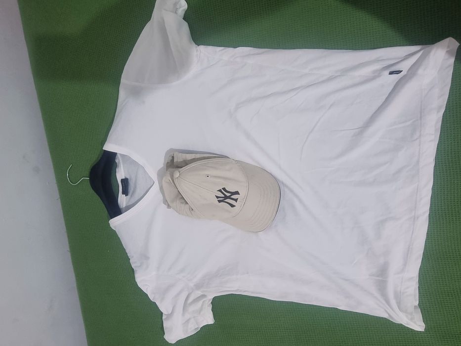 Tricou casual Hugo Boss+ cadou șapcă H&M