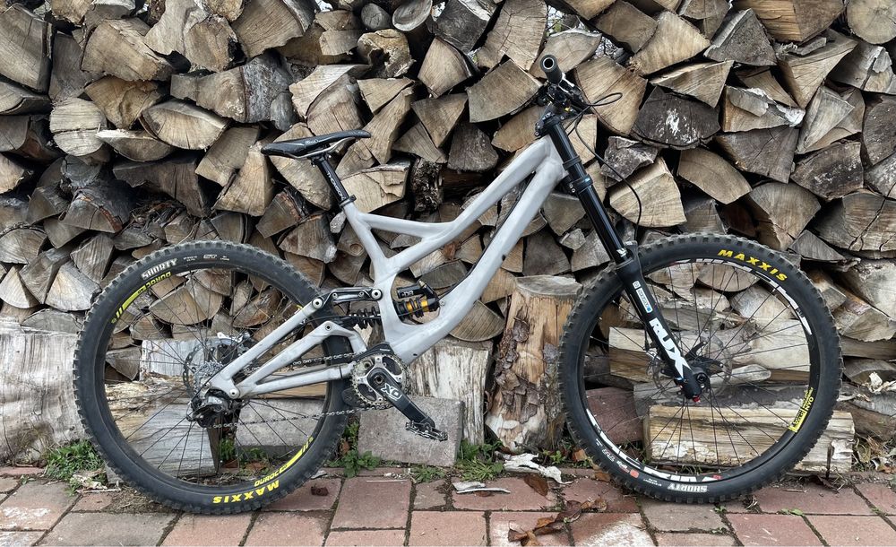 Bicicletas de downhill discount specialized