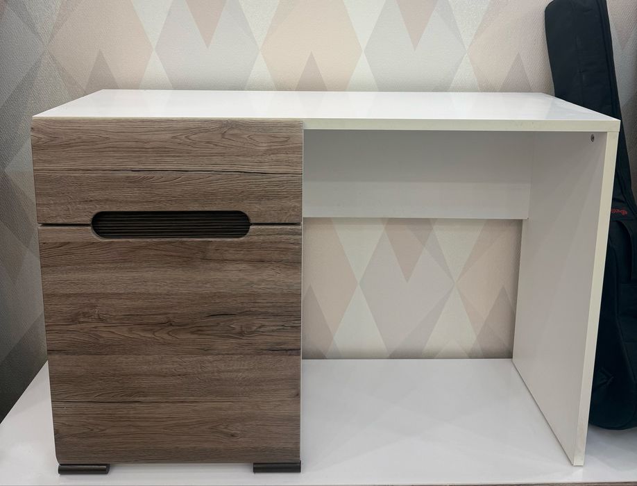 Продам туалетный столик с зеркалом, Беларусь