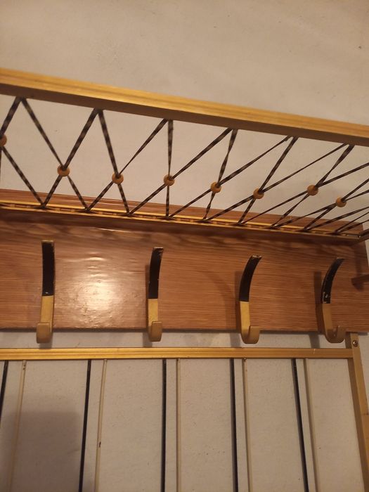 Настенная вешалка