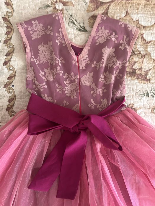 Платье на 5-7 лет 2000тг