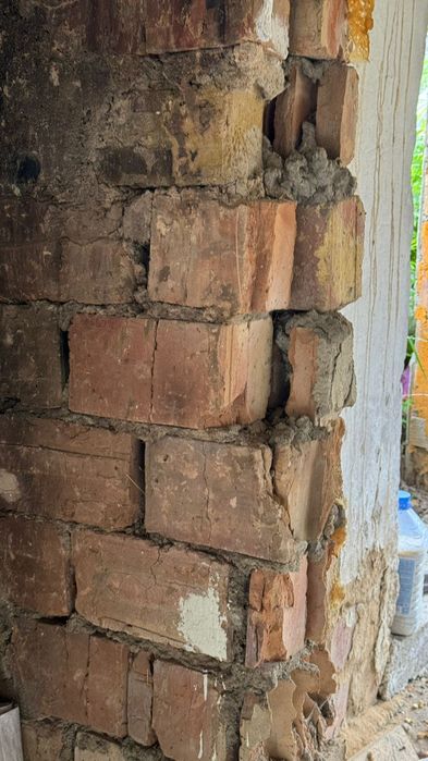 Отдаем кирпичные стены на разбор