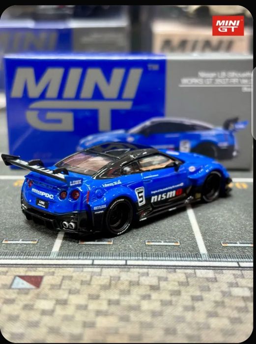 Модель Nissan Skyline R35 MiniGT