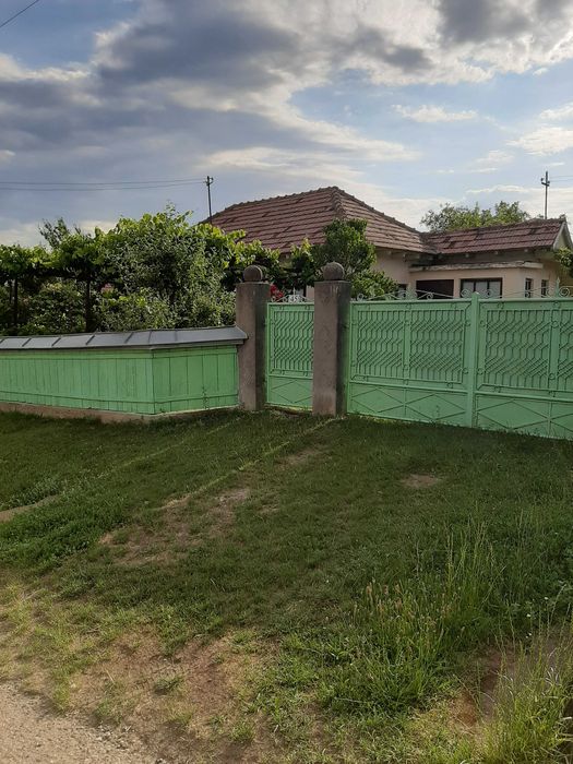 Vand casa si teren Cornet, com.Poduri