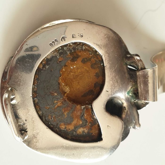 Стара сребърна гривна с Амонит