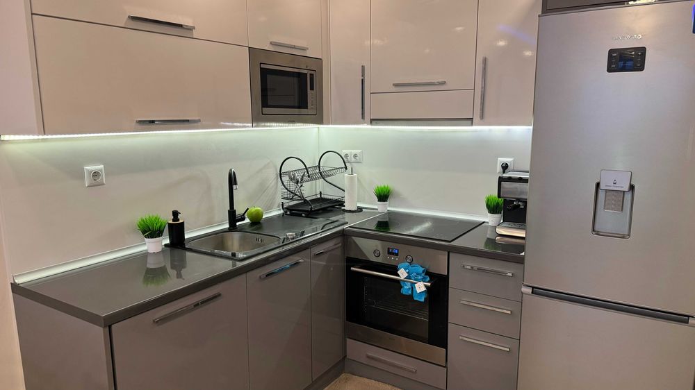 Дава се под наем Двустаен апартамент в Бургас, Център - 56 кв.м за 40.8 € - Снимка #2