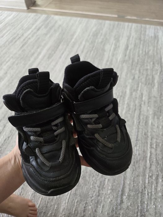 Детские кроссовки