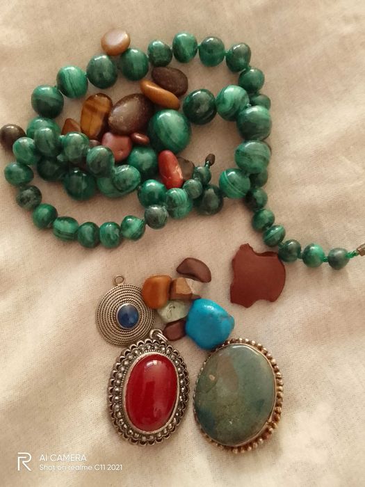 Продавам брошки Тюркоаз и Червен корал