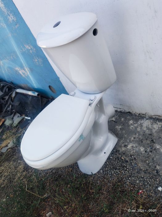 Продам целый унитаз