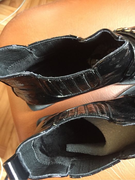 Продам женские ботиночки