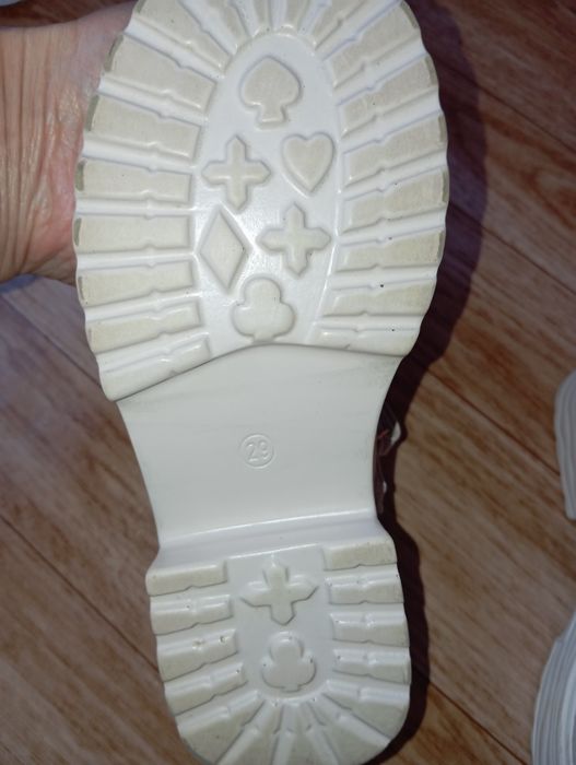 Продам туфли на девочку