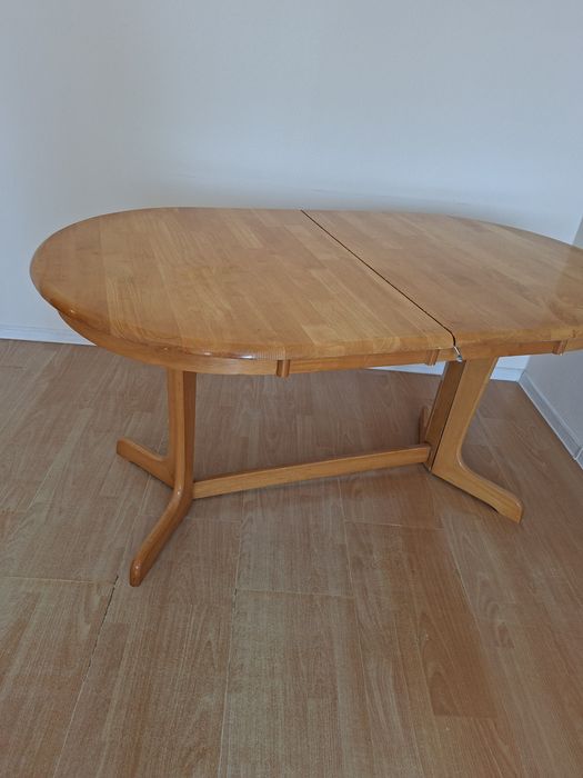 Продам стол гостевой.