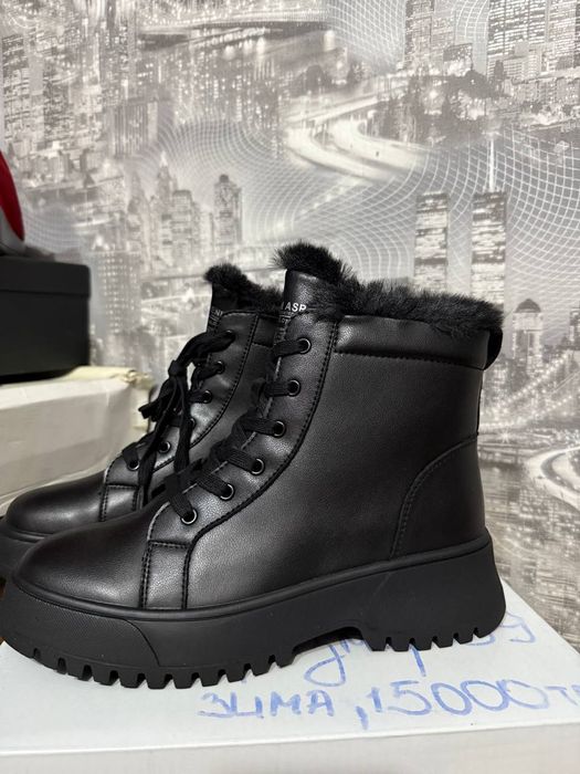 Новые зимние ботинки 39