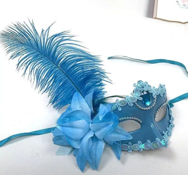 Карнавальная маска в бирюзовом,голубом цвете