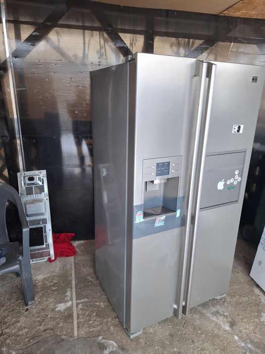 Frigider syde by syde Lg , Inox cu Dozator de apa si Open bar .