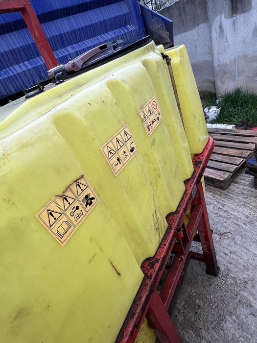 Instalație de stropit / erbicidat 600L cu rampă mare – pentru tractor