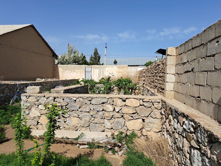 Hovli 5 sotix sotiladi