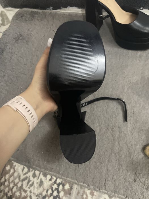 Продаю туфли новые